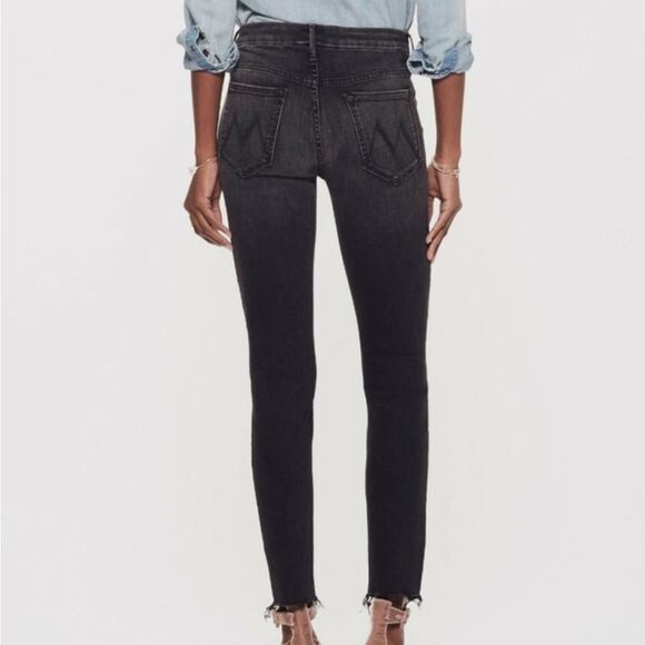 MOTHER High Waisted Looker Ankle Fray Jeans Night Hawk Distressed EUC SZ 25 - Picture 10 of 13